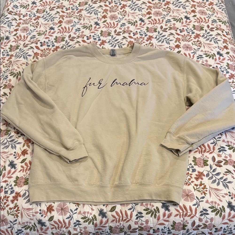 Gildan “fur mama” Crewneck Sweatshirt in Beige
